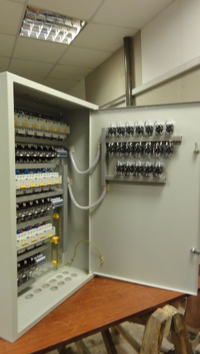 Шкаф управления освещением на 19 групп с ограничением пускового тока, внутренний монтаж