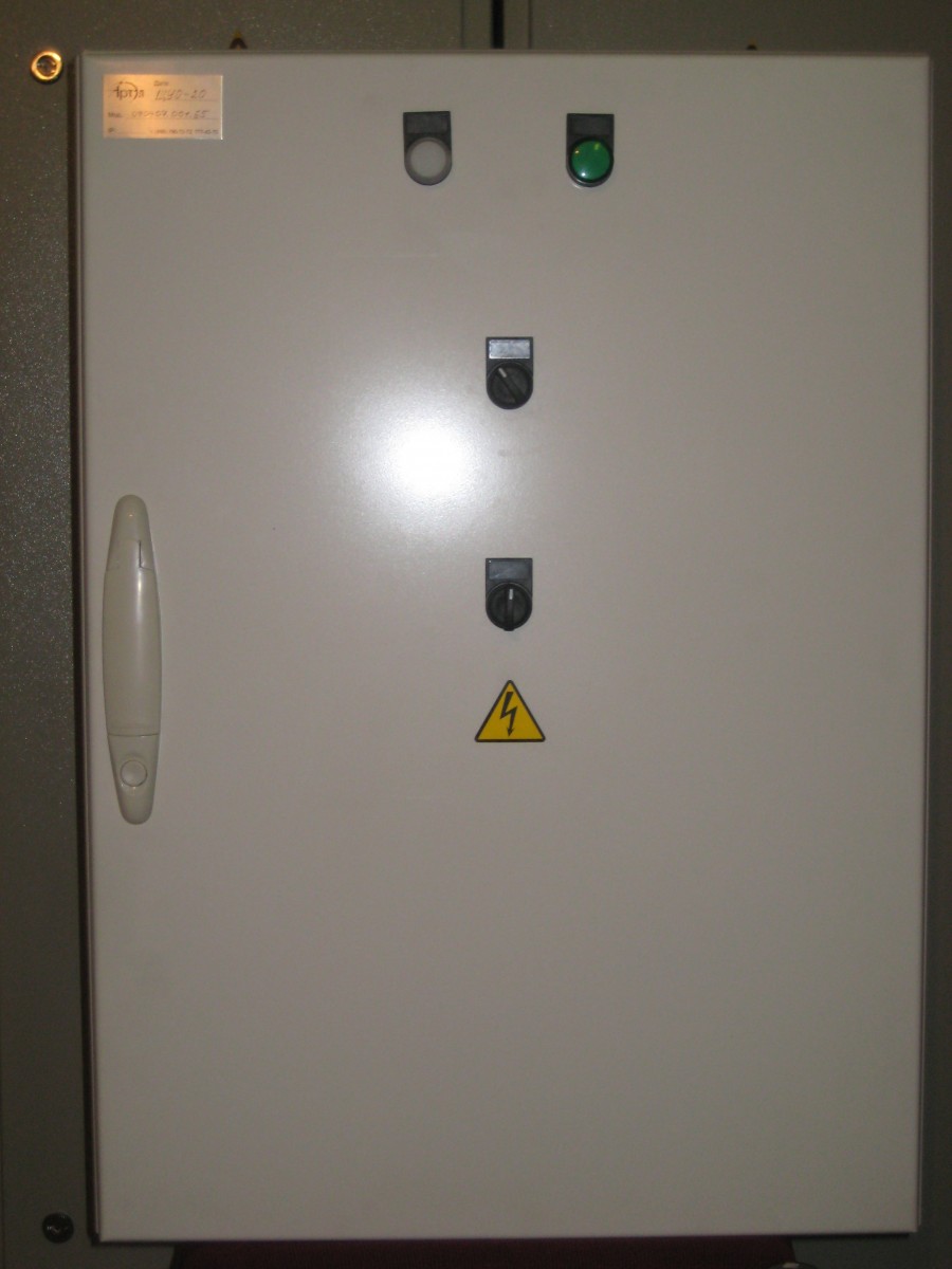Щит управления освещением на комплектующих ABB, Schneider Electric, ИЭК (дверь)